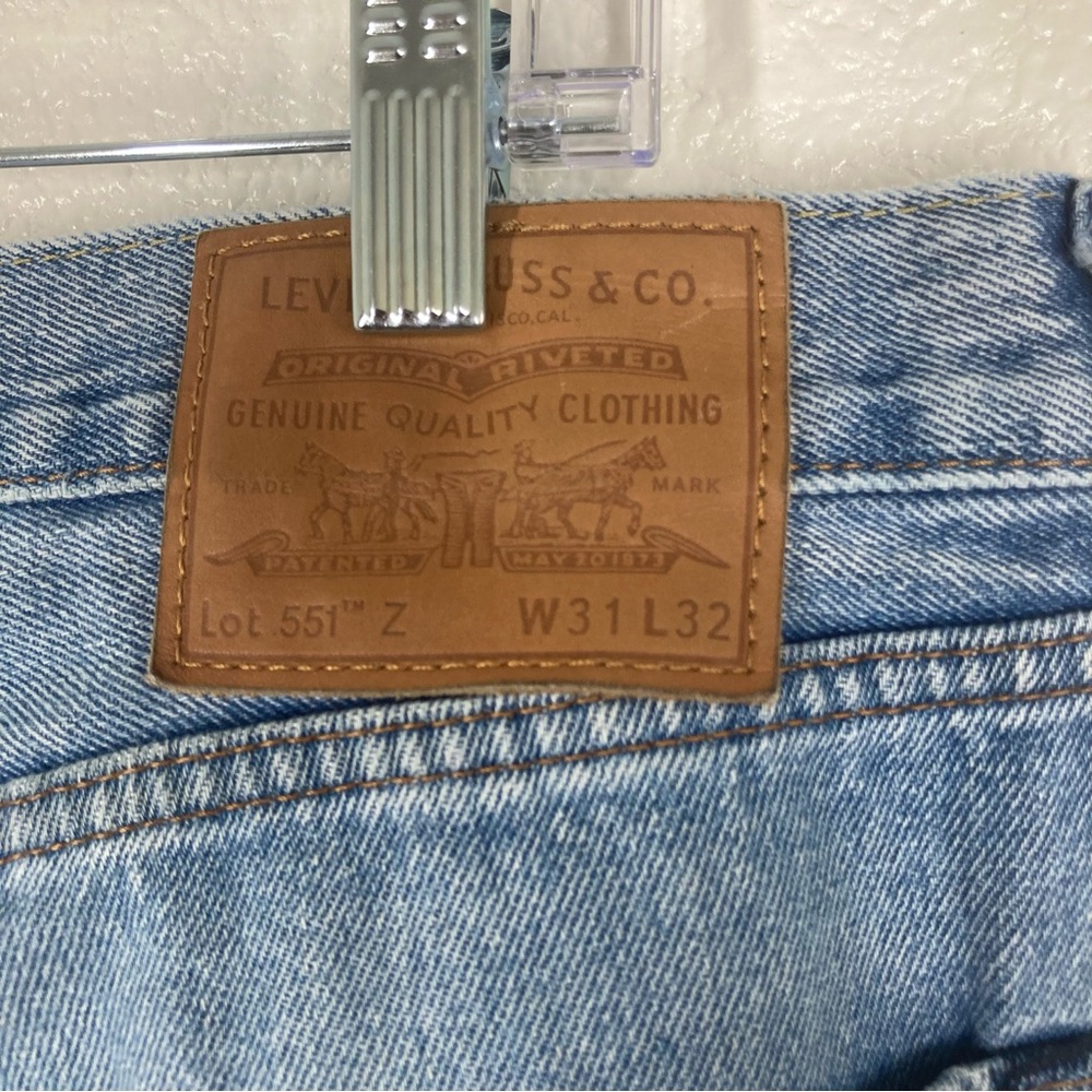 Levi's Premium 551 Z Mens Authentic Straight Leg Jeans 31x32 Medium Wash - Picture 12 of 15